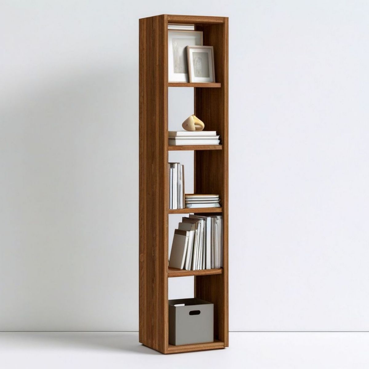 Schmales Standregal 40 x 30 x 180 cm in Nussbaumfarben aus MDF mit Nussbaumfurnier