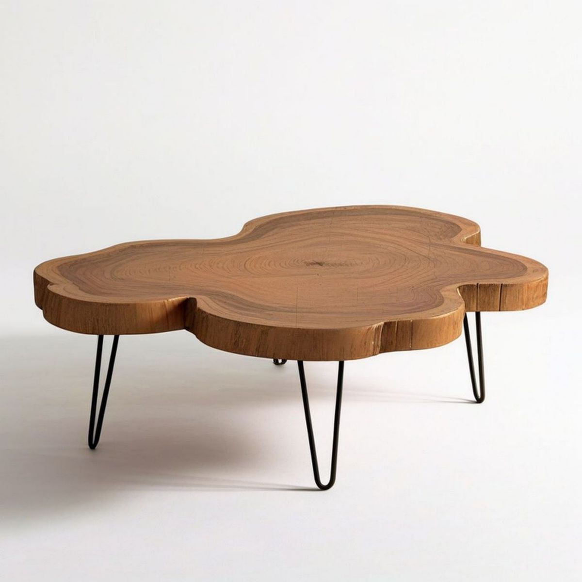 Couchtisch aus Akazien-Massivholz, 120 x 80 x 40 cm, Naturbraun mit schwarzen Stahlbeinen, organische Form